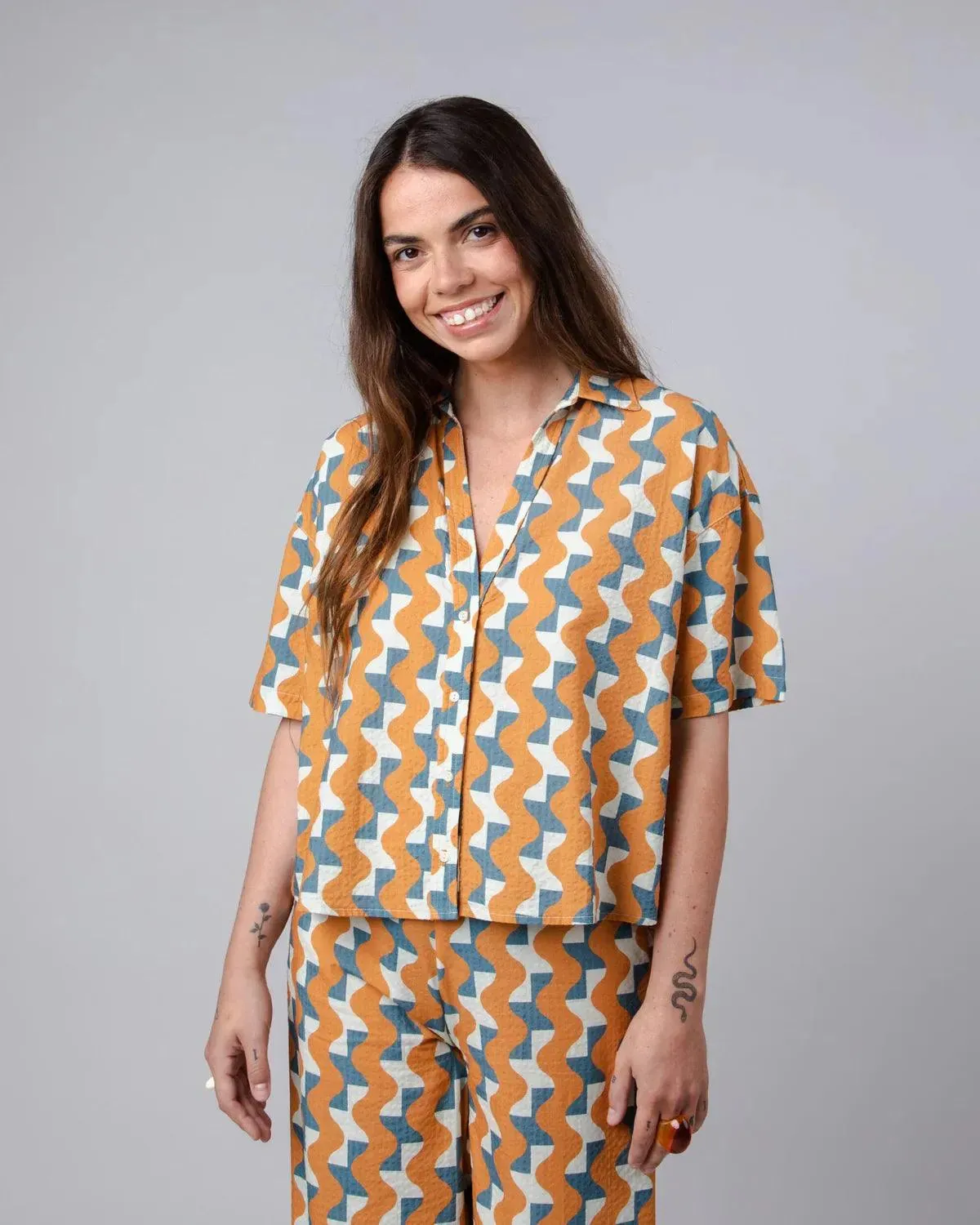Blusa Brava Fabrics Big Tiles Aloha Ochre