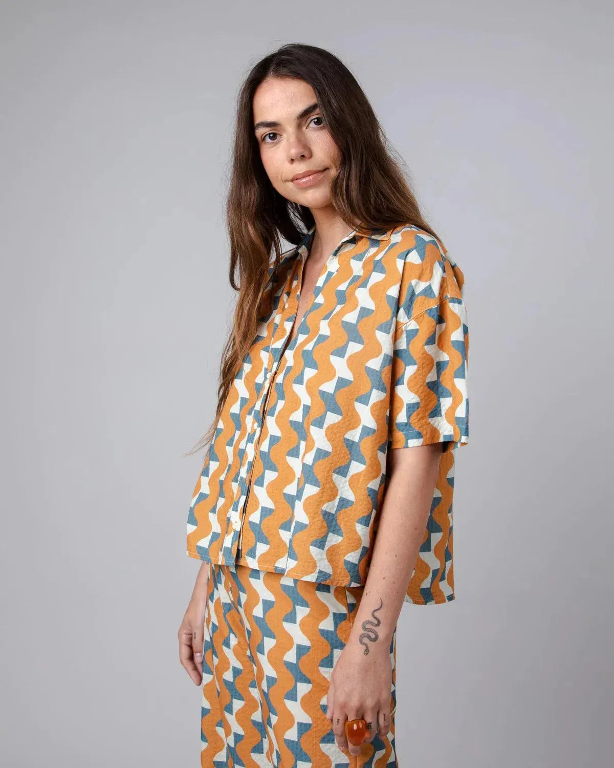 Blusa Brava Fabrics Big Tiles Aloha Ochre