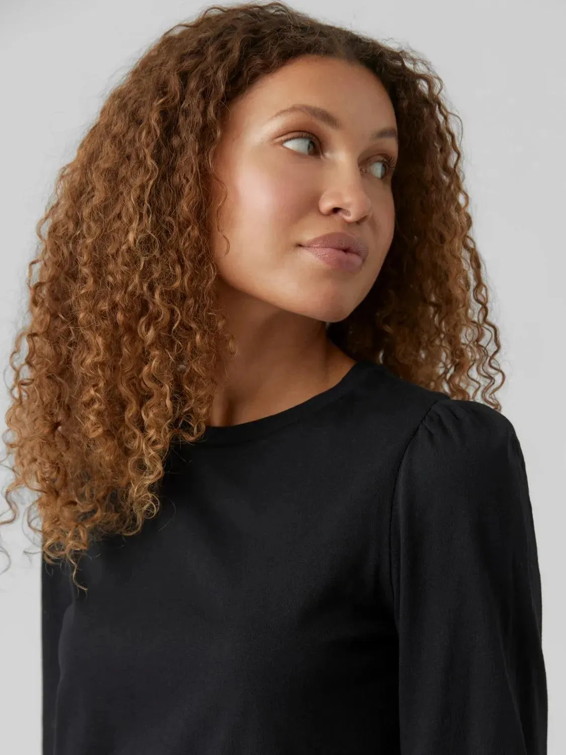 Camiseta de Mujer Vero Moda Manga Larga Abullonada Kerry Black