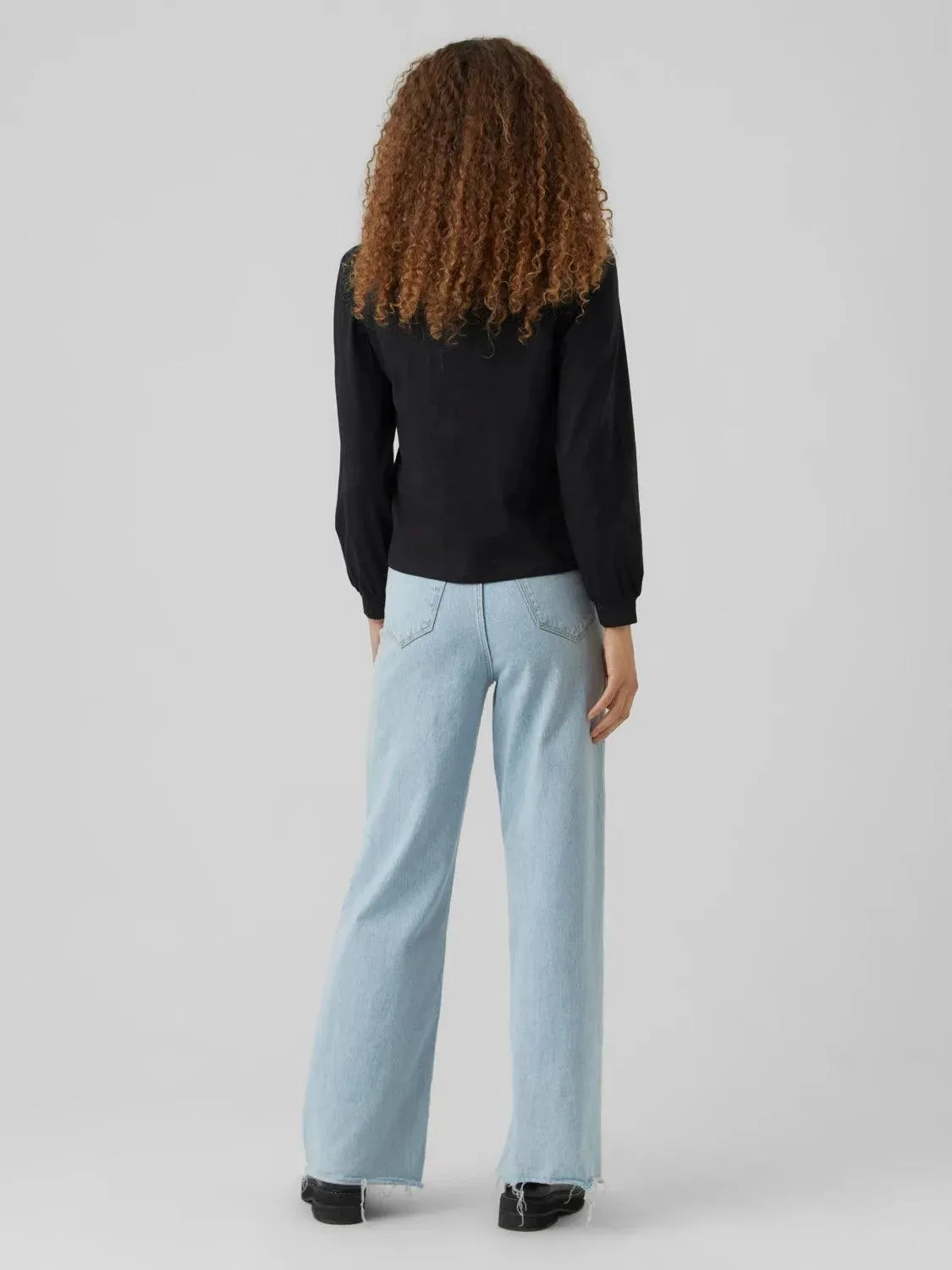 Camiseta de Mujer Vero Moda Manga Larga Abullonada Kerry Black