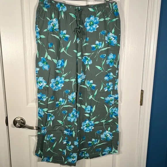 Carole Hochman three-quarter sleeve top and wide leg crop pants sleep set medium