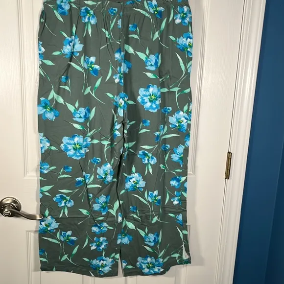 Carole Hochman three-quarter sleeve top and wide leg crop pants sleep set medium