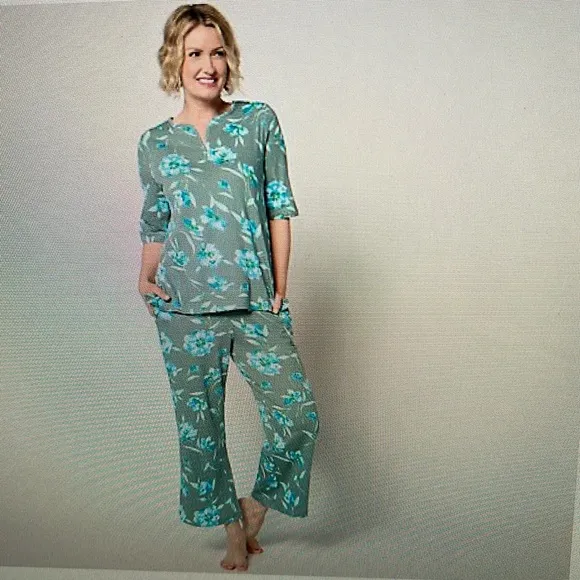 Carole Hochman three-quarter sleeve top and wide leg crop pants sleep set medium