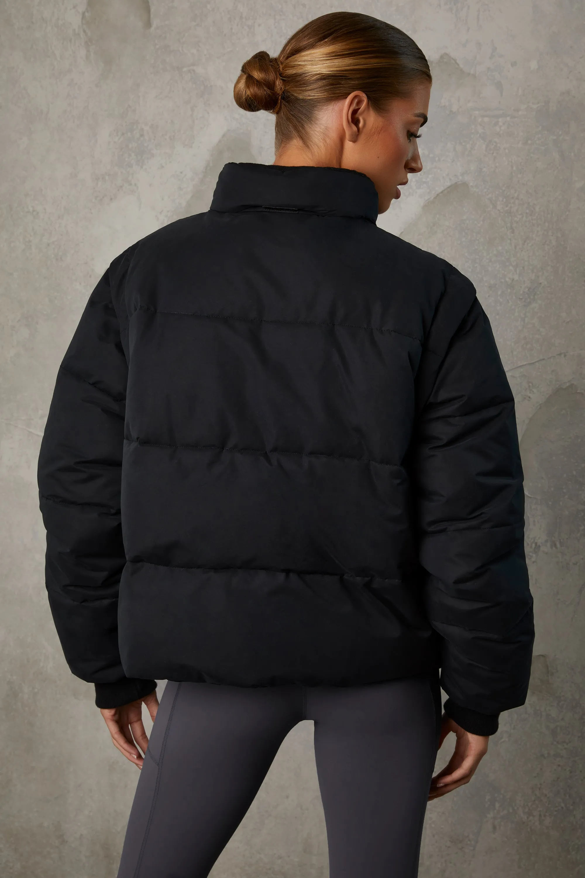 Essential - Cropped Puffer Jacket with Detachable Sleeves in Black