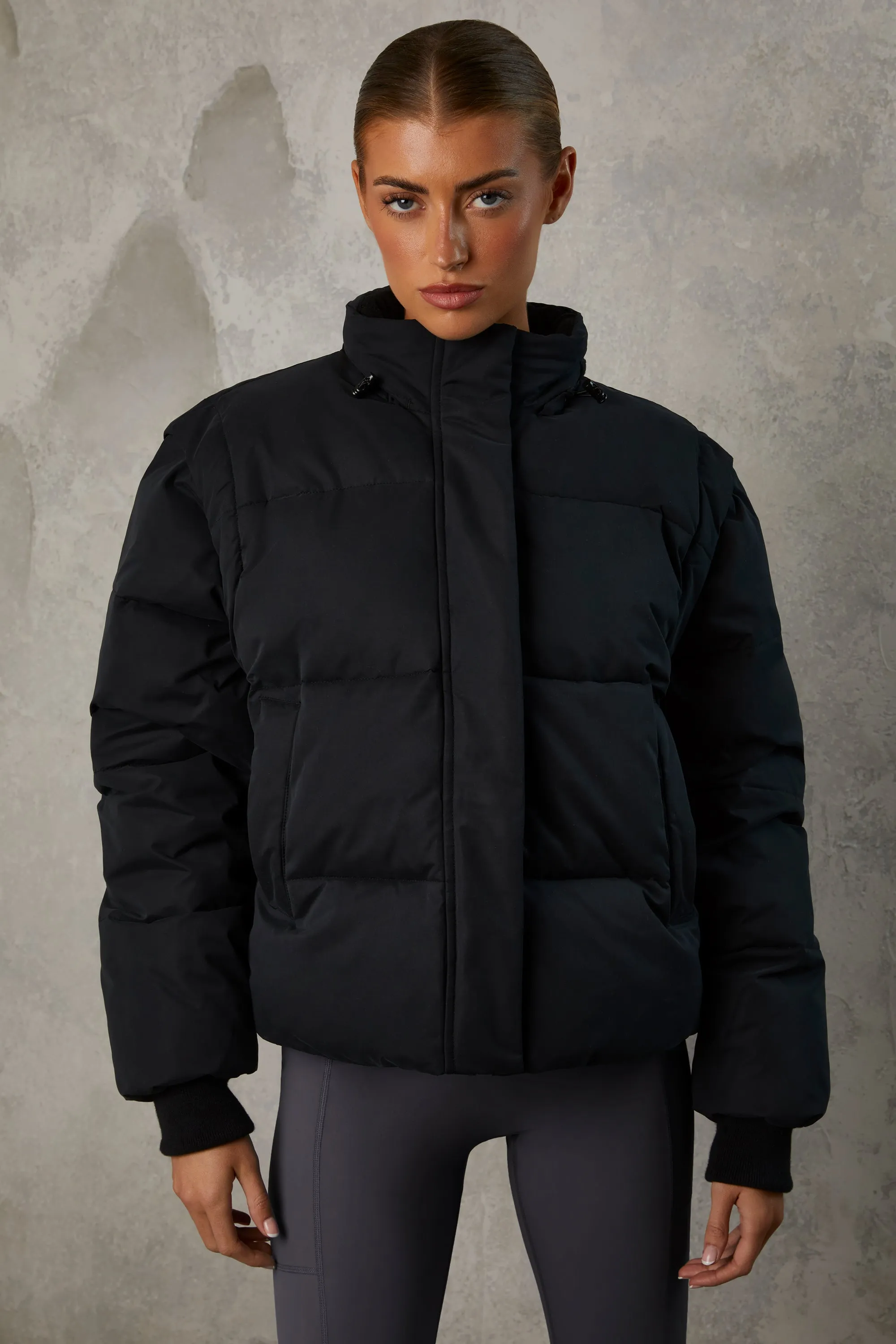 Essential - Cropped Puffer Jacket with Detachable Sleeves in Black