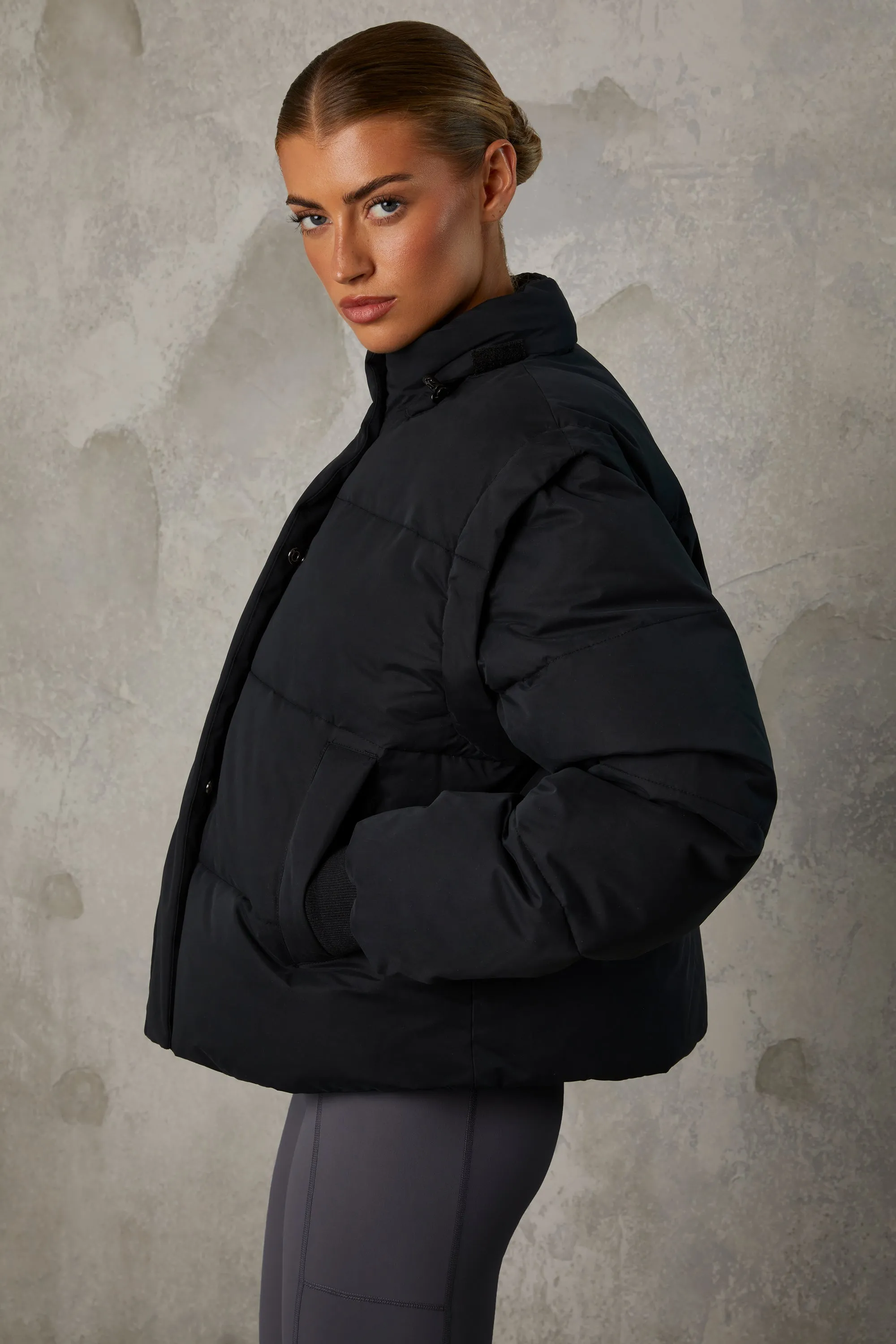 Essential - Cropped Puffer Jacket with Detachable Sleeves in Black