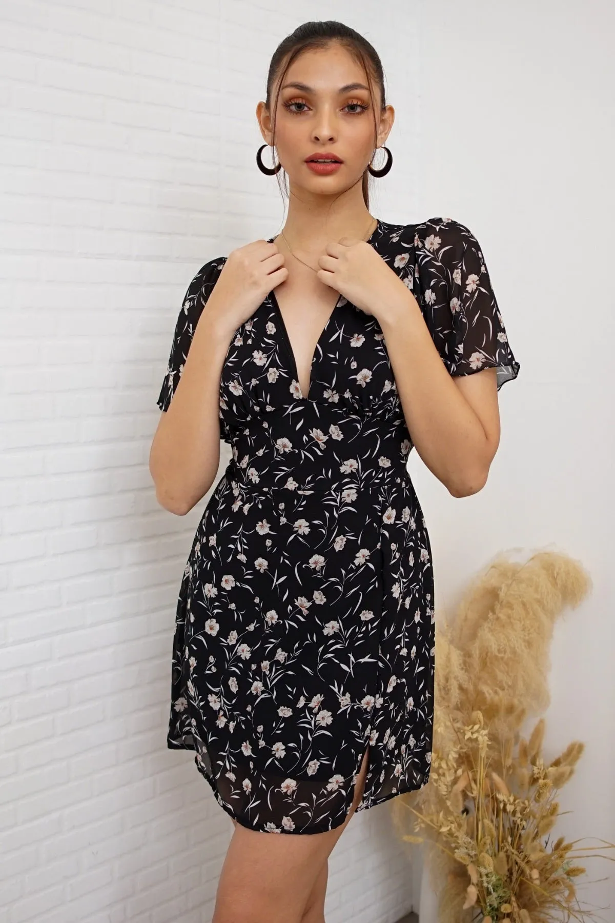 EVERLY Flutter-Sleeve Chiffon Dress (Black)