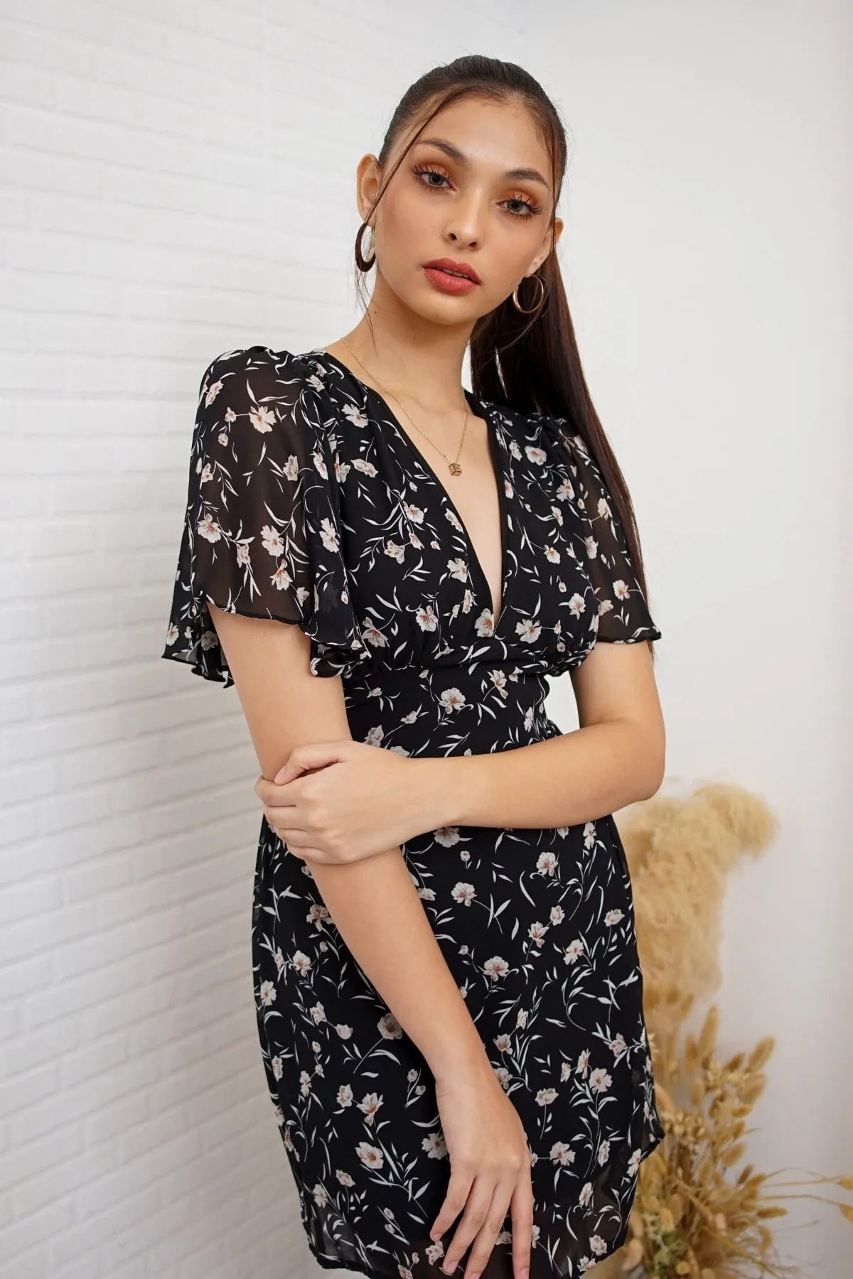 EVERLY Flutter-Sleeve Chiffon Dress (Black)
