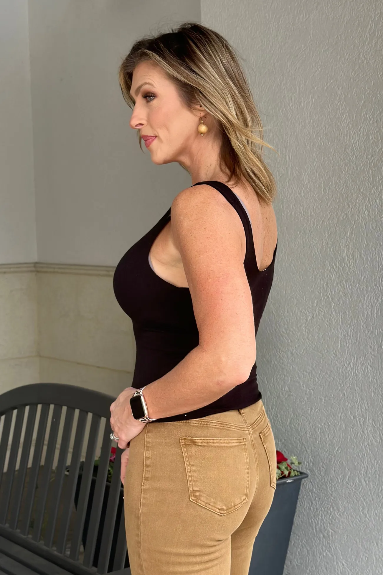 Exhale Double Layered V-Neck Tank Top-Black