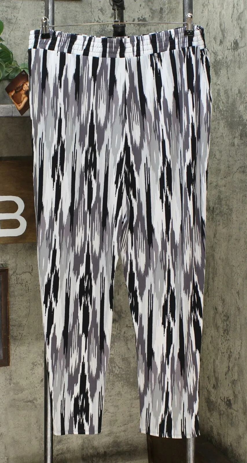 IMAN Women's Plus Size City Chic Printed Ankle Pants