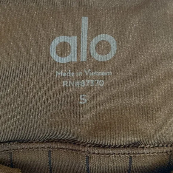 NWT ALO Yoga Pinstriped Sports Bra (see matching Flared Leggings also listed)