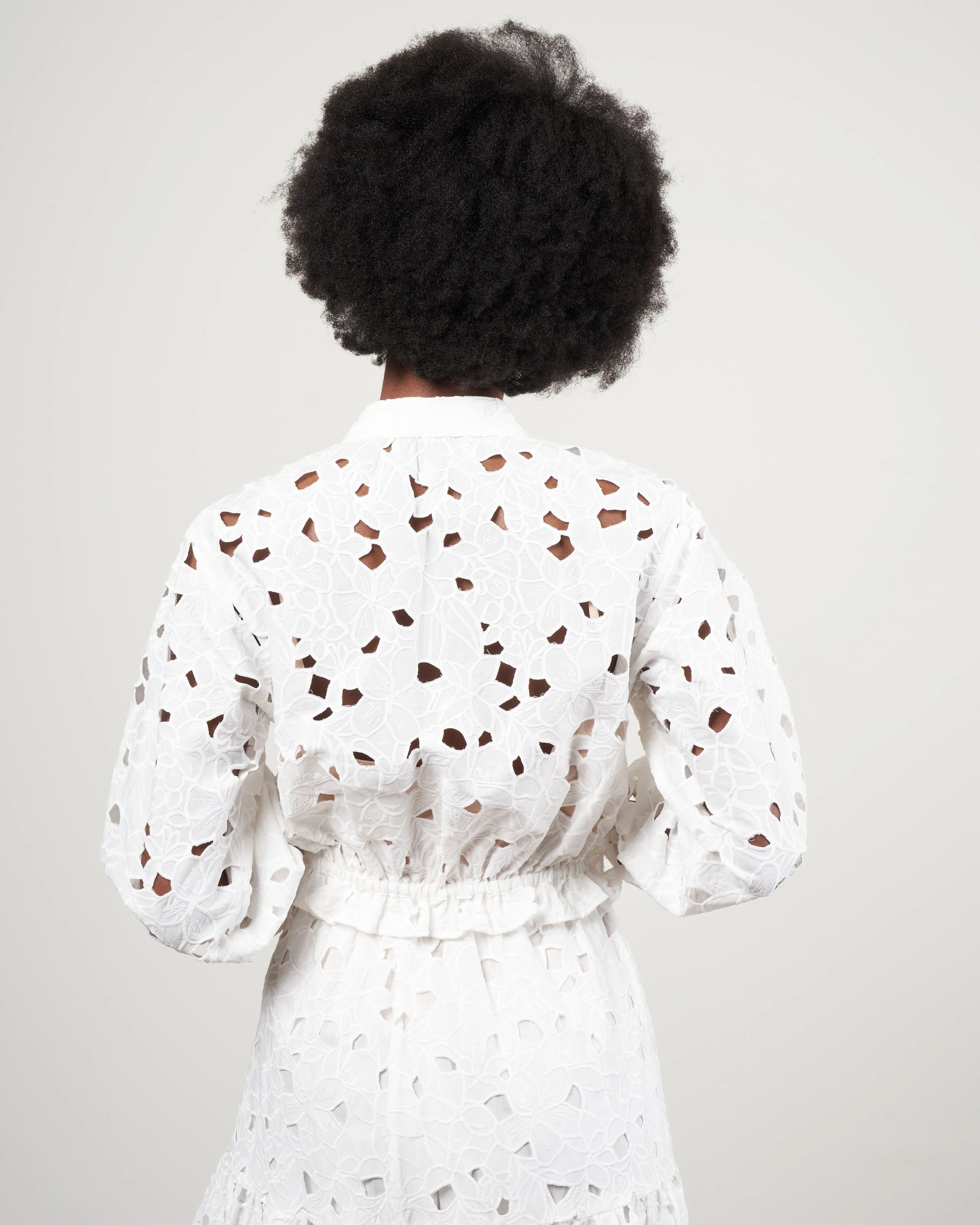 perrin top - scalloped floral eyelet white
