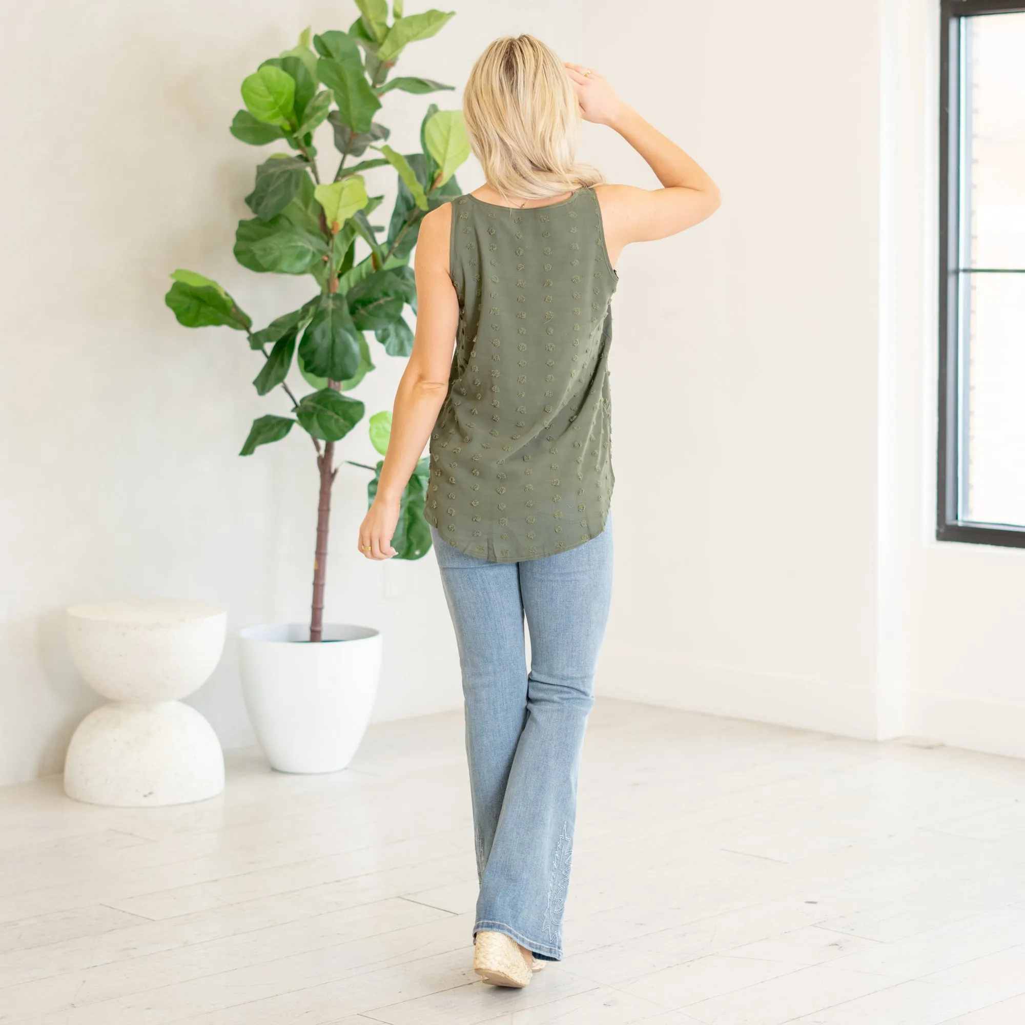 Swiss dot sleeveless round neck & round hem top