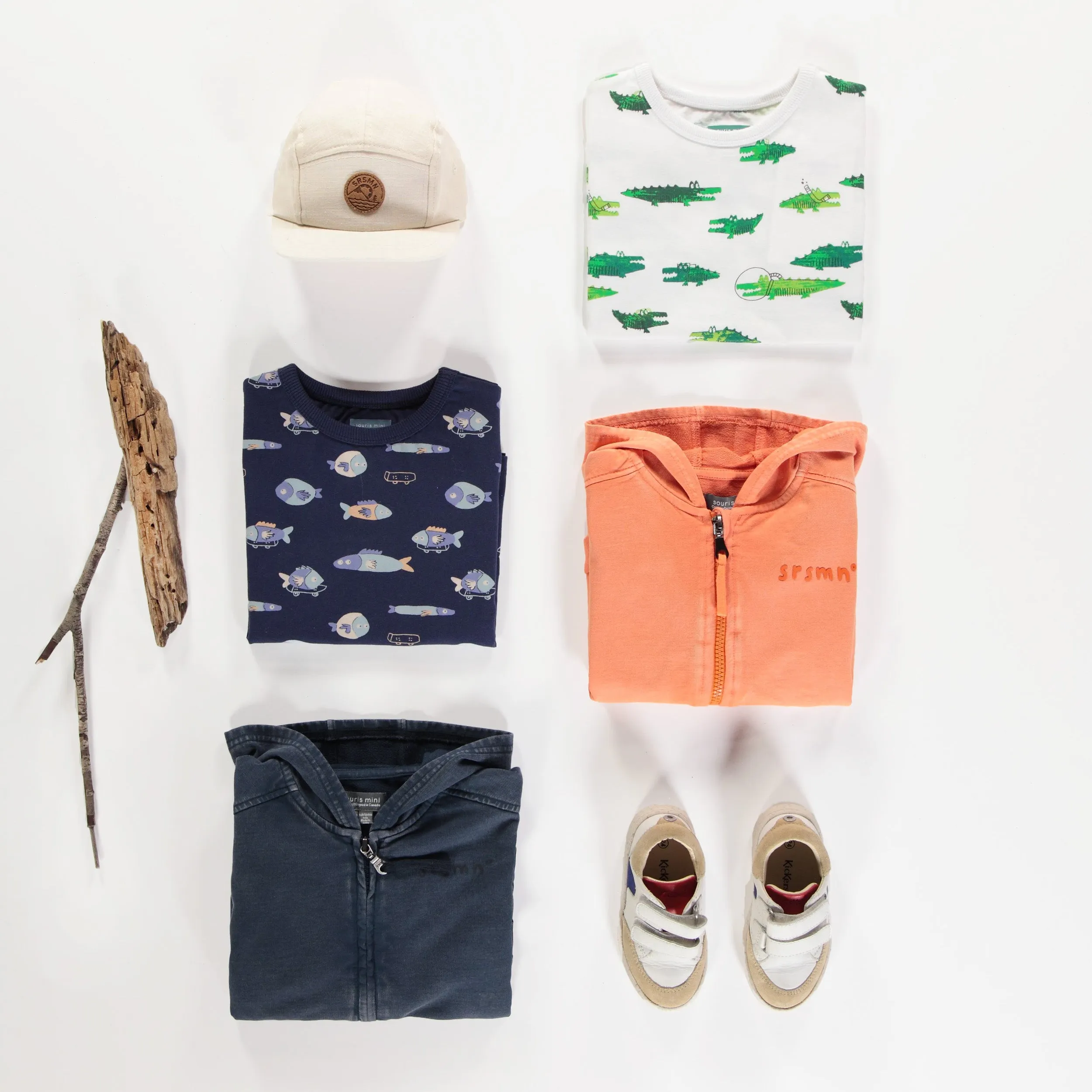 T-shirt ample blanc avec motif de crocodiles en jersey doux, bébé || Loose-fitting white t-shirt with crocodile all over print in soft jersey, baby