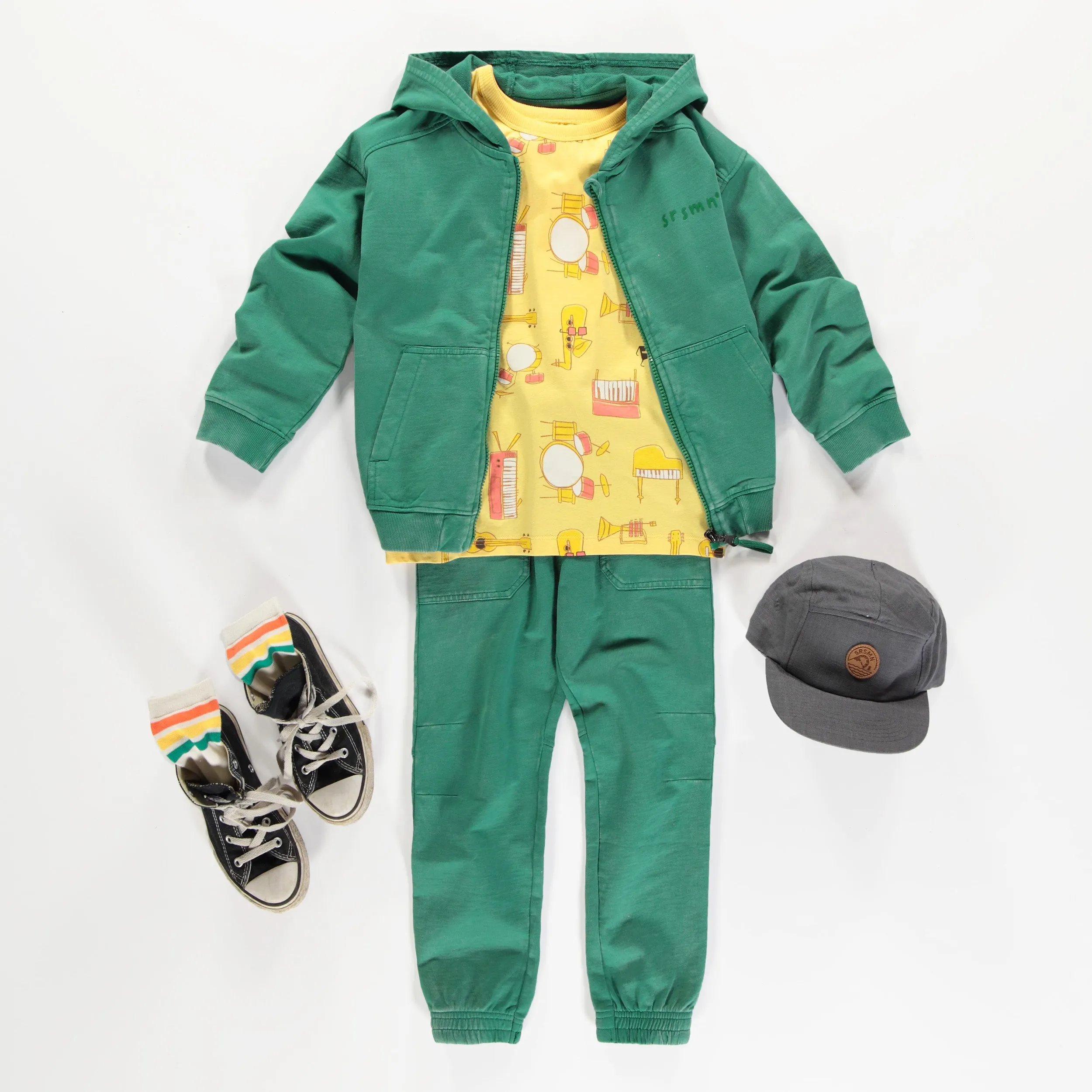 T-shirt ample jaune avec motif d'instruments de musique en jersey doux, enfant || Loose-fitting yellow t-shirt with musical instruments all over print in soft jersey, child
