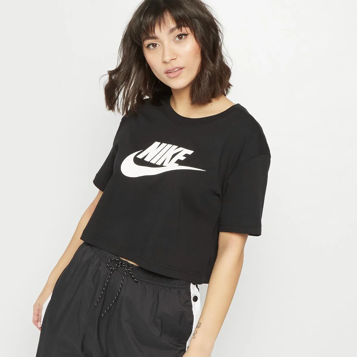 T SHIRT DONNA NIKE CROP SWOOSH FASCHION MAGLIA WOMAN CORTA NERA