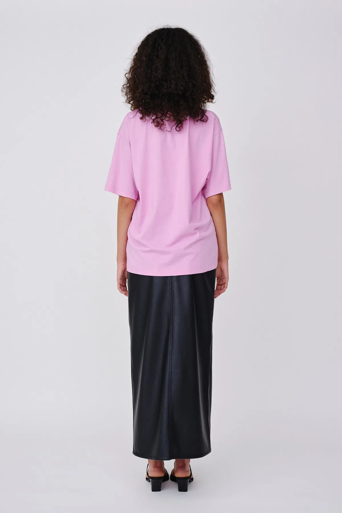 The Staff Tee logo W - Fuchsia Pink