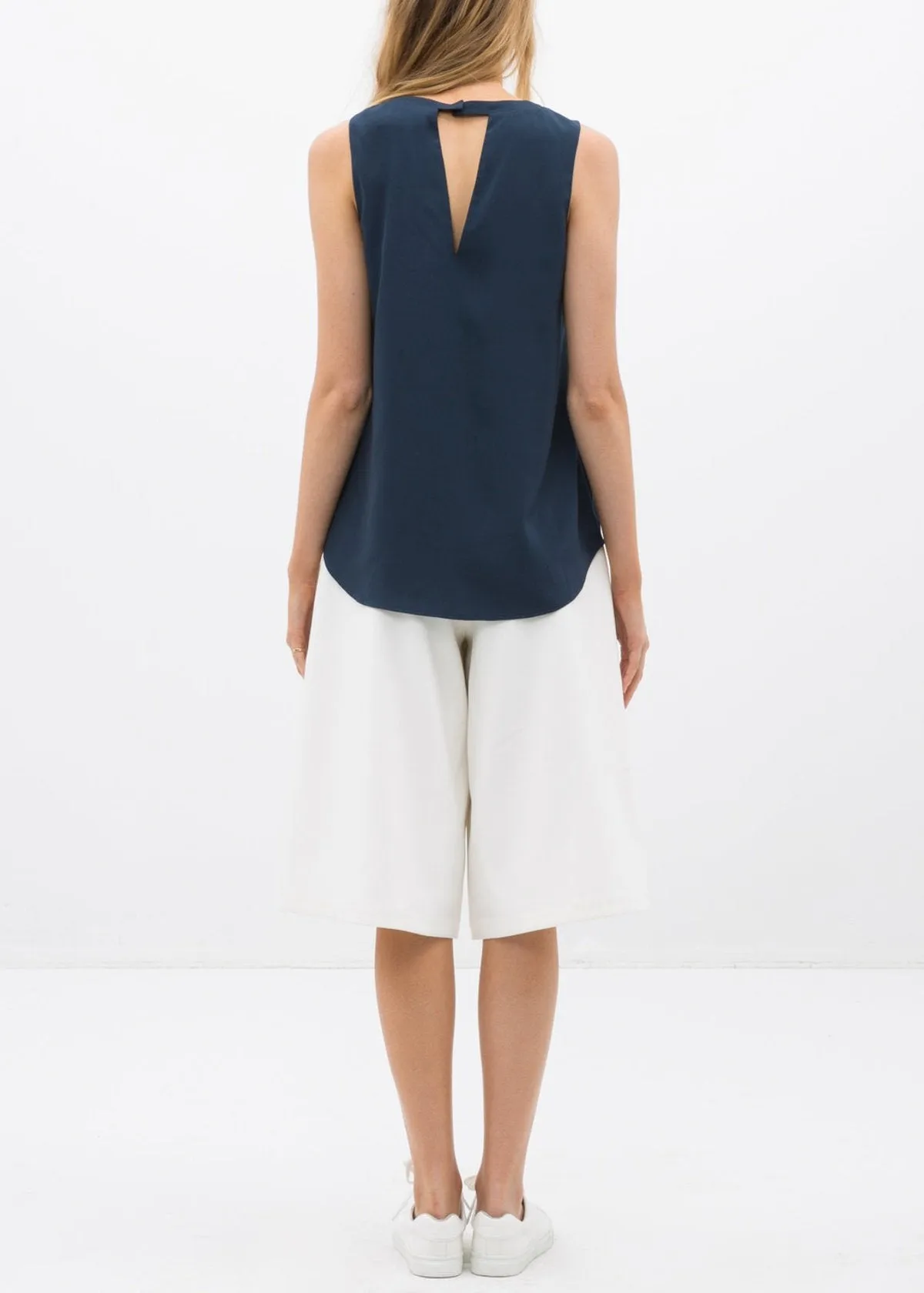 Women's Sleeveless V Neck Arlette Top