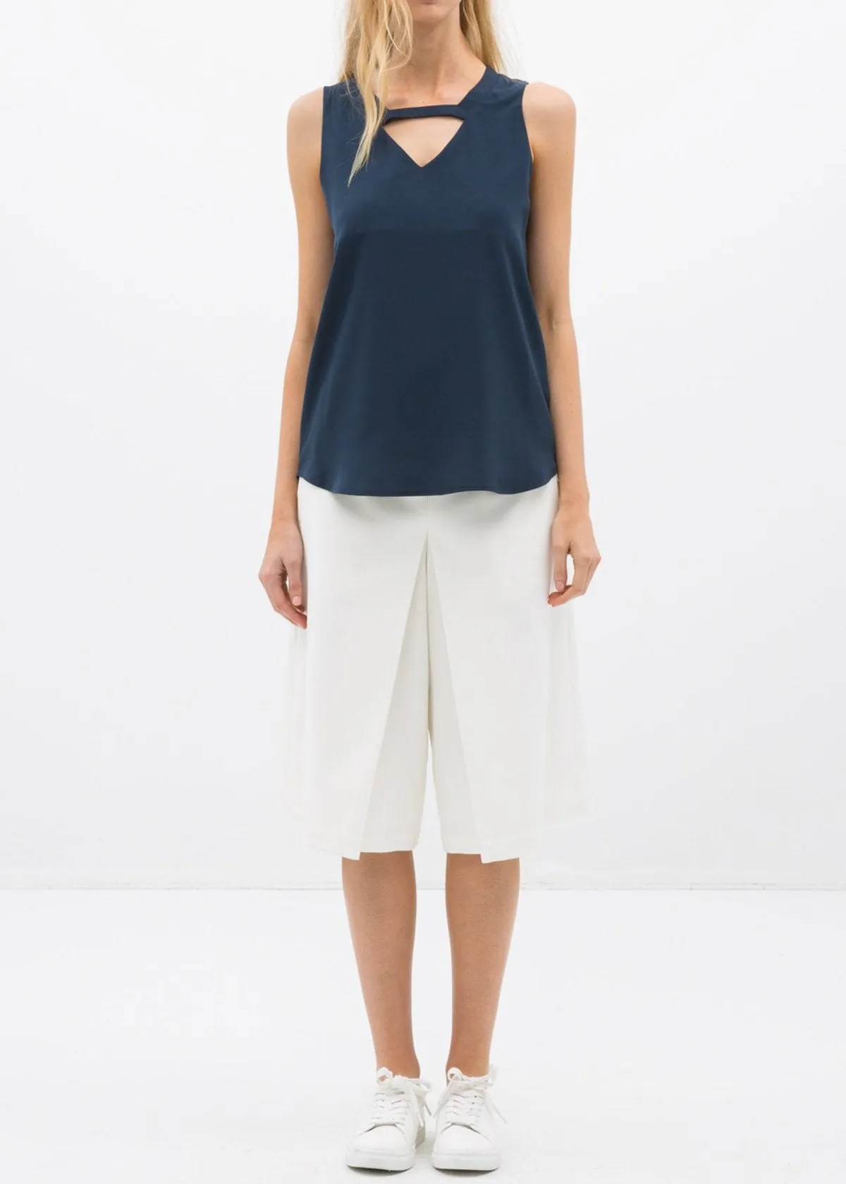 Women's Sleeveless V Neck Arlette Top